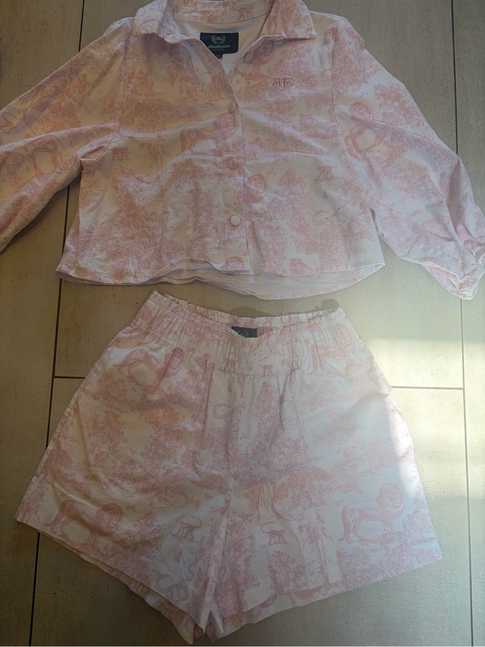 Unknown Brand Pink Toile Button-Down Crop Shirt
